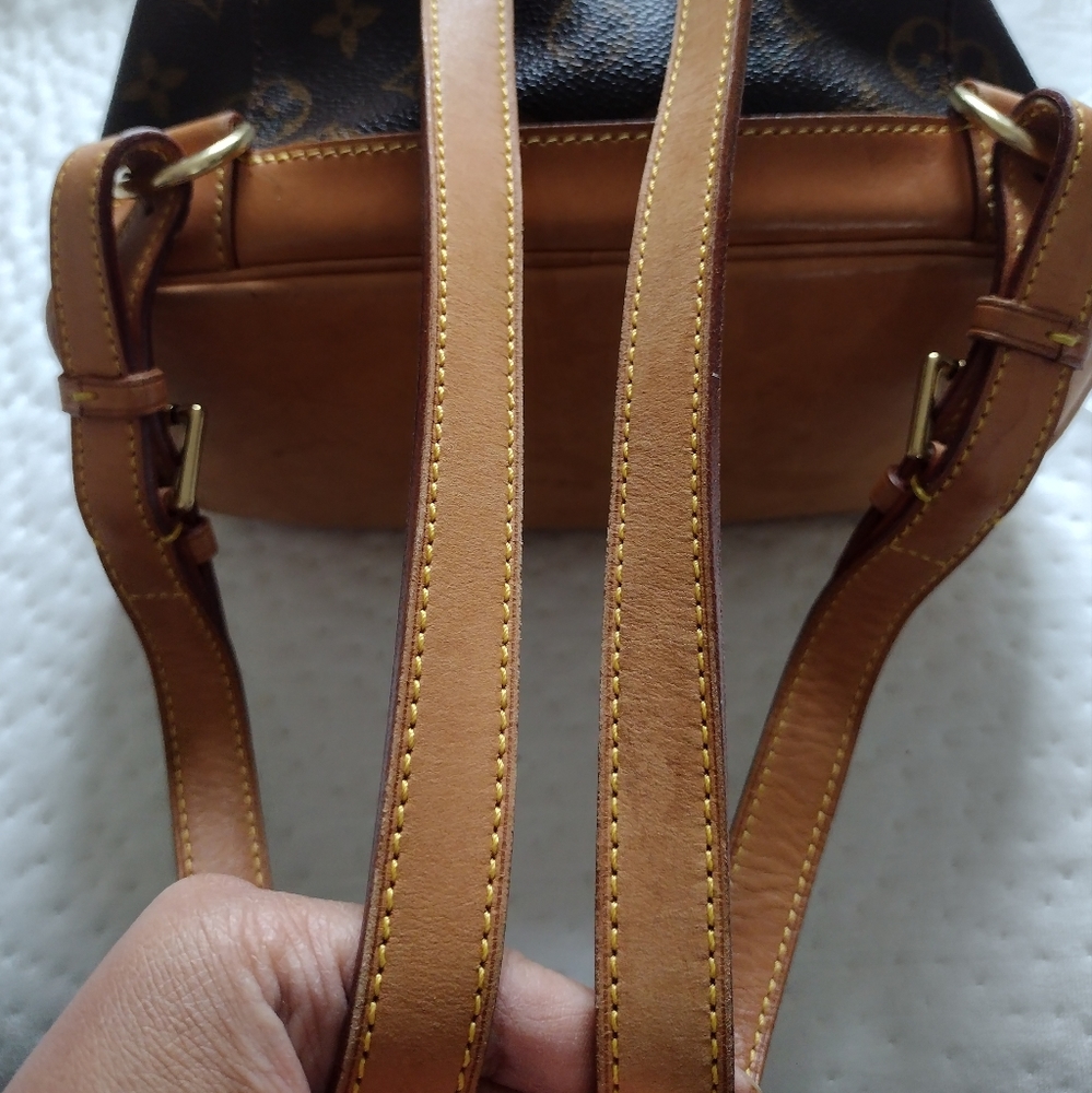 Auth. Louis Vuitton Montsouris MM Rucksack - Picture 6 of 17